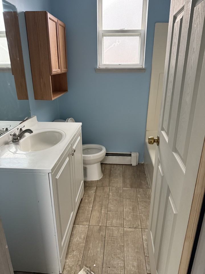 204 Minooka Street - 2nd and 3rd Floor - Photo 3 of 14