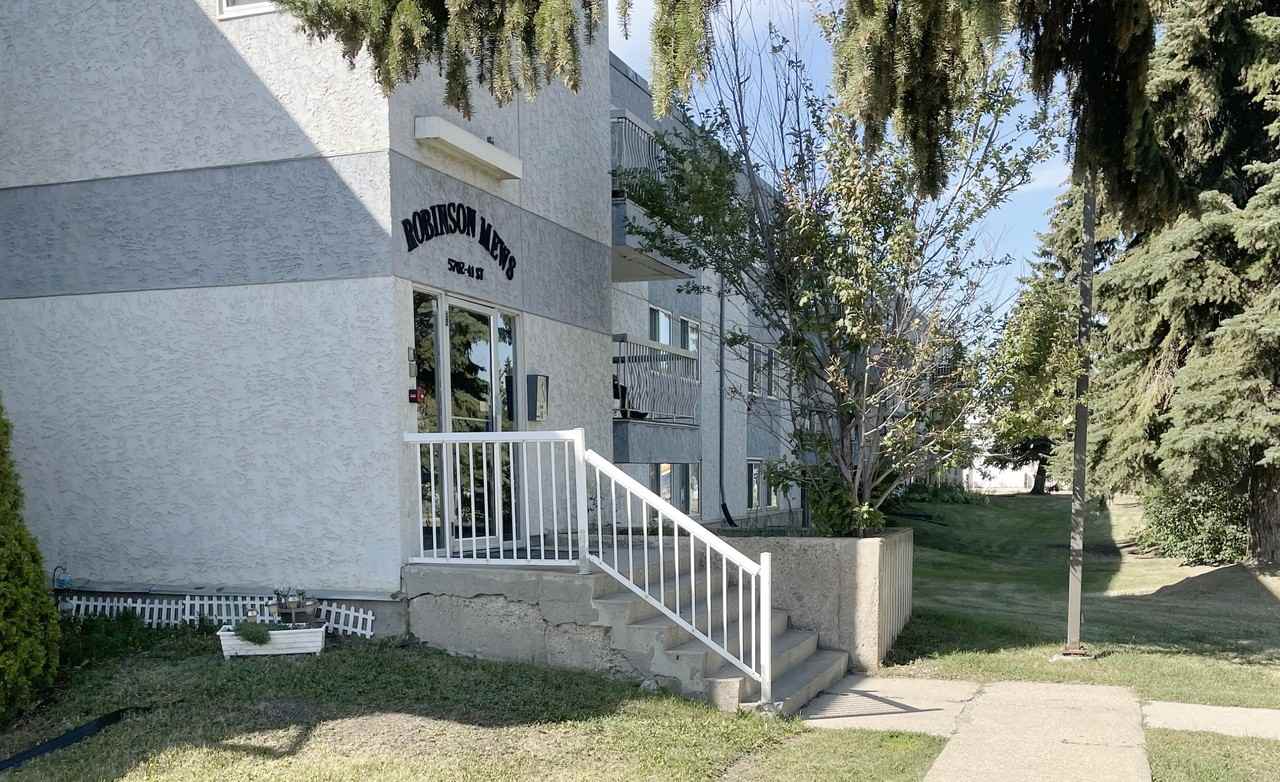 Robinson Mews - Photo 2 of 8