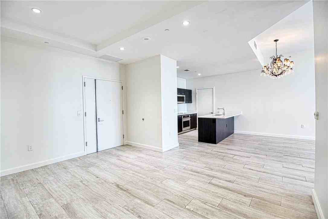 SW 10th St & S Miami Ave - Photo 4 of 26