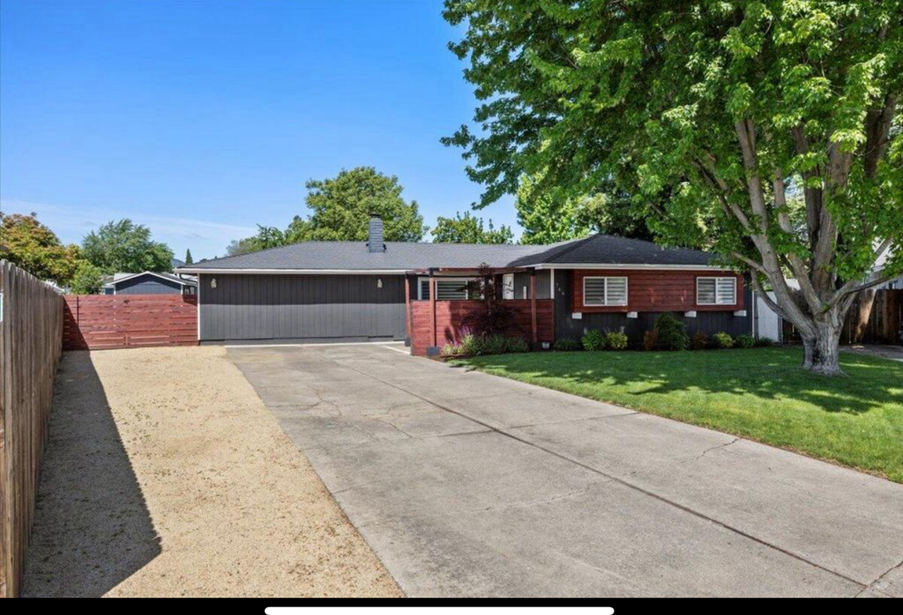 746 Hemlock Ct #1 - Photo 3 of 32