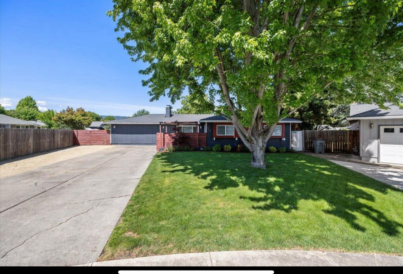 746 Hemlock Ct #1 - Photo 4 of 32