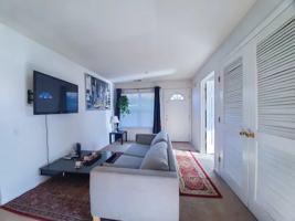 featured image of 889 Green St #1