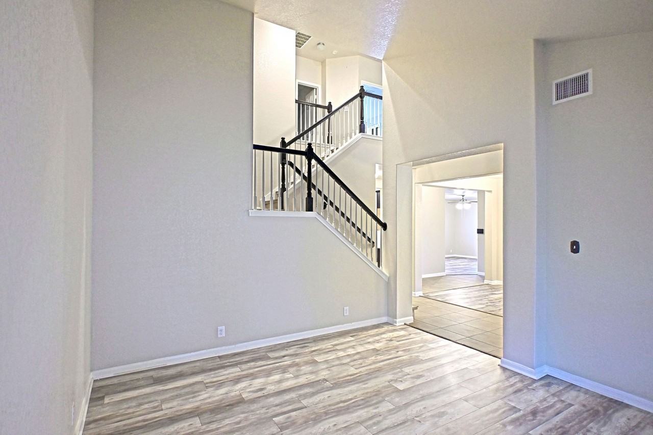 934 Avery Pkwy - Photo 4 of 50