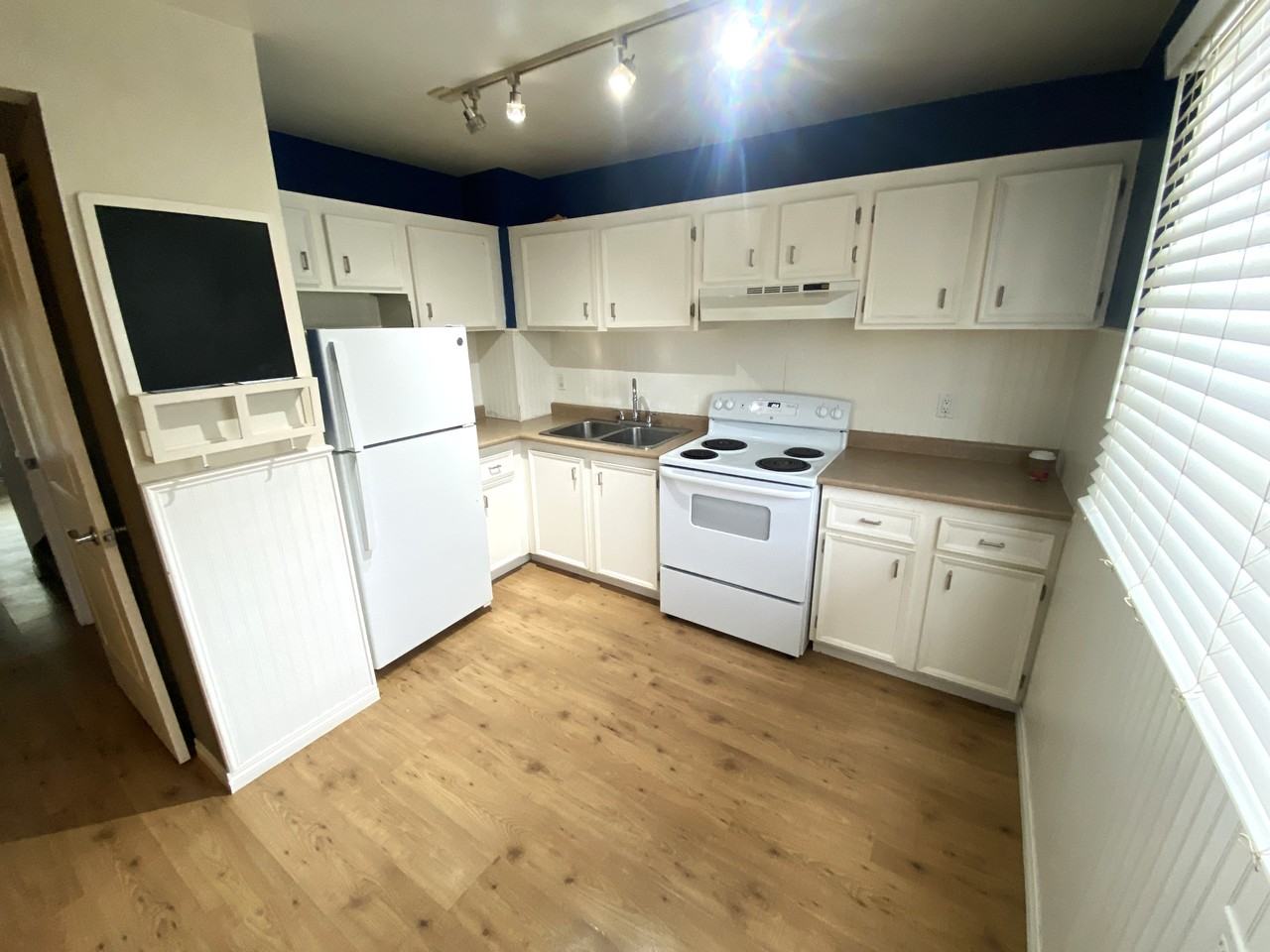 1644 37 Street Northwest - Photo 4 of 21