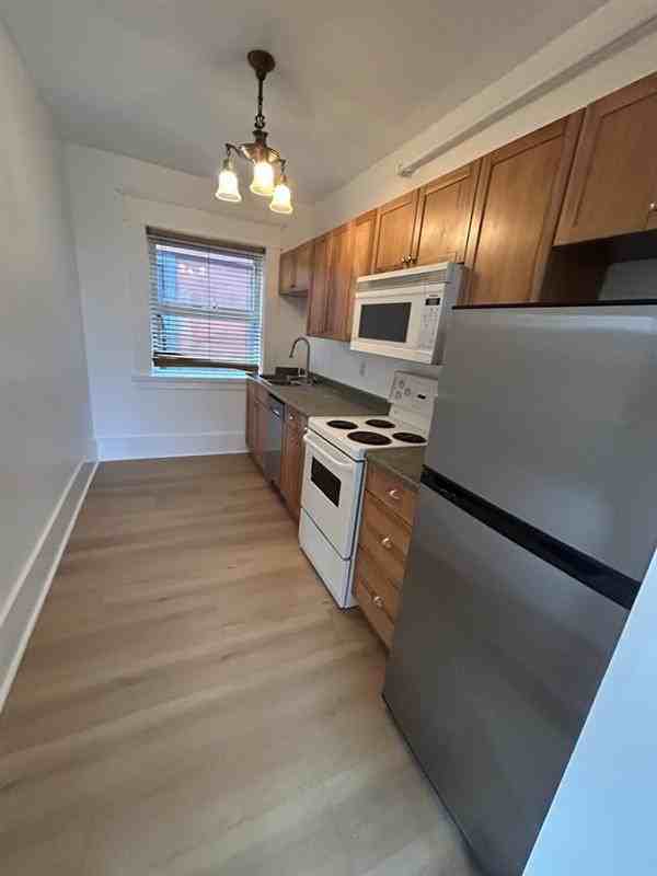 156 East 8th Avenue - Photo 5 of 7