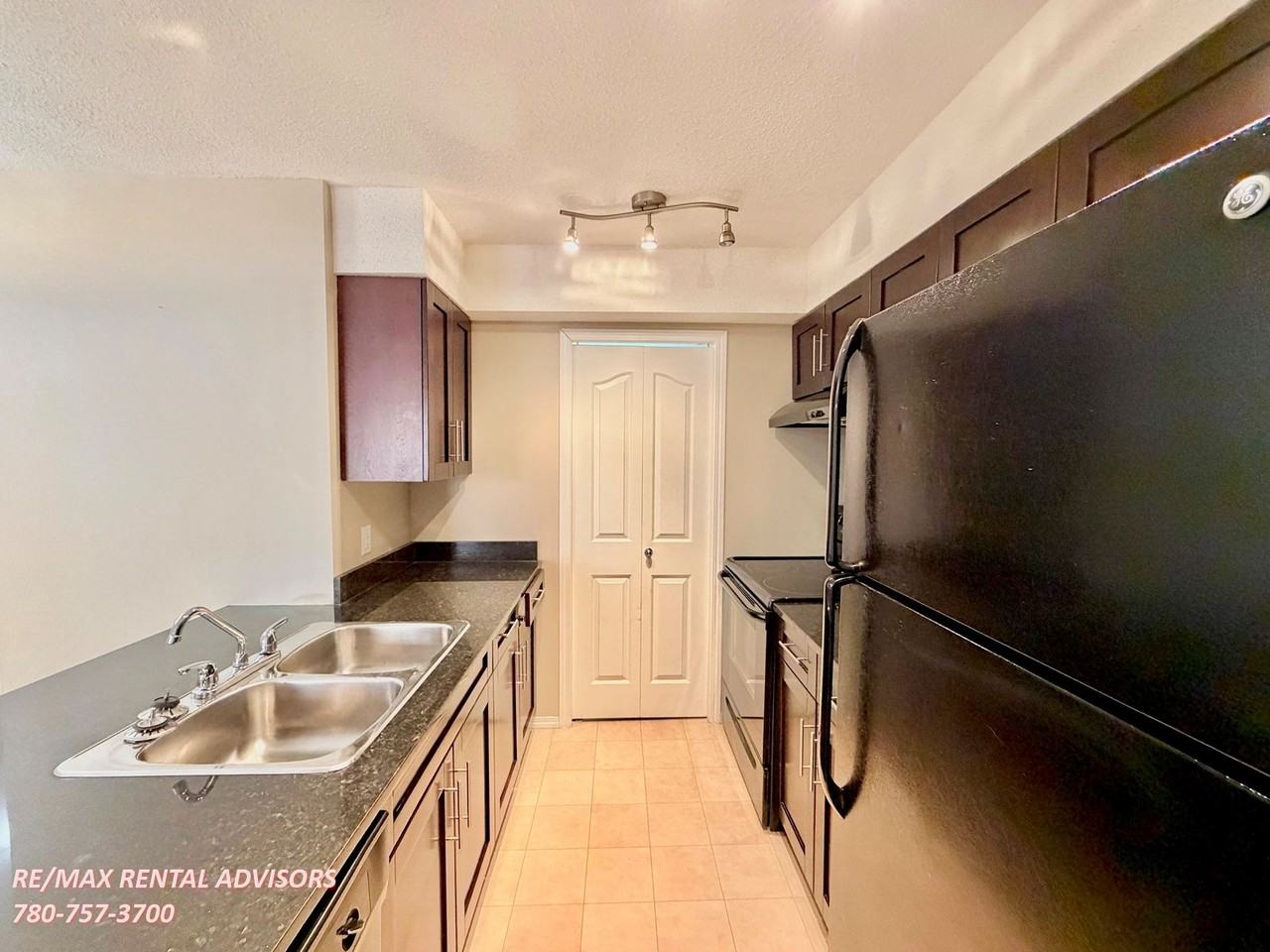 11804 22 Ave Sw - Photo 4 of 14