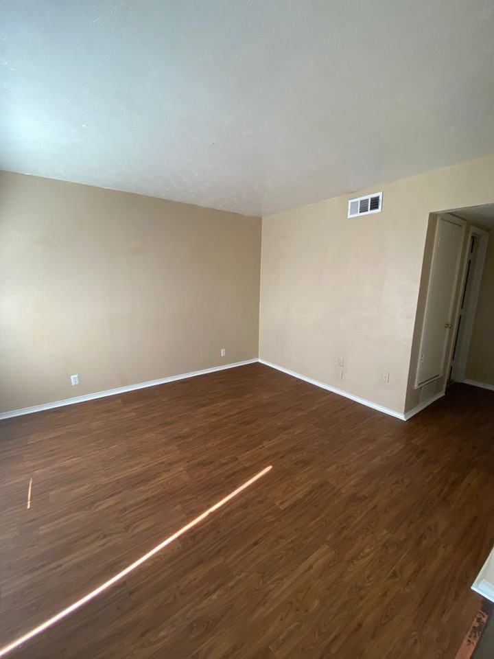 Enclave Apartments - Photo 4 of 8