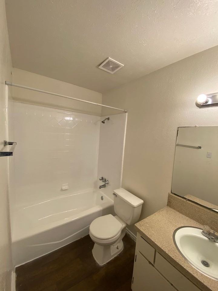 Enclave Apartments - Photo 6 of 8