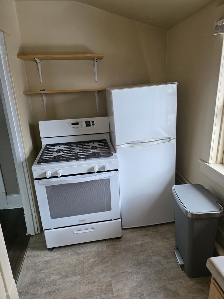 429 S 6th St #1 - Photo 3 of 12