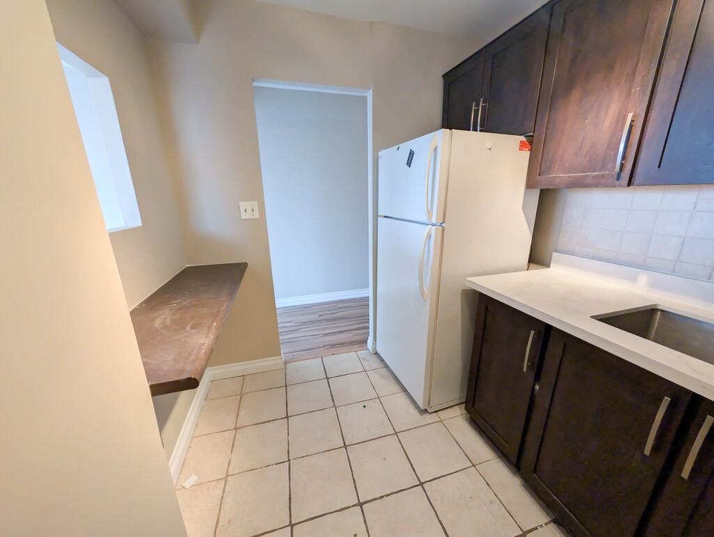 150 Charlton Ave E - Photo 7 of 40