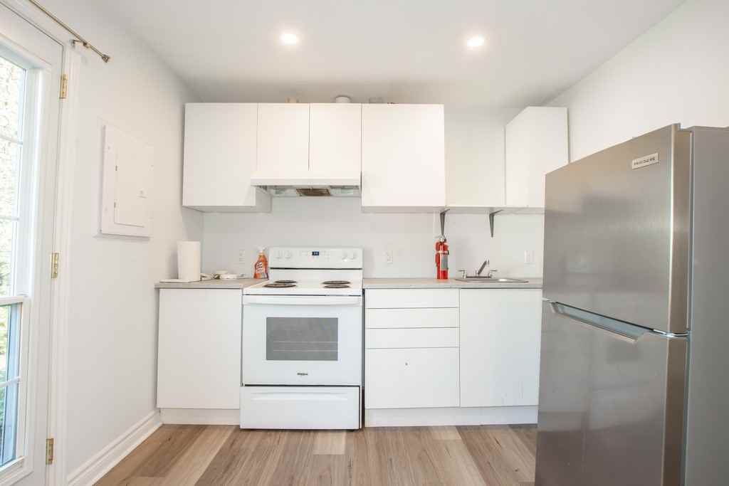 204 Sanford Ave S - Photo 5 of 32