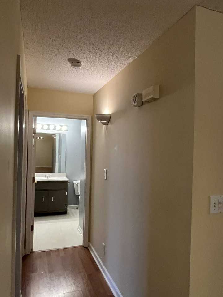 3904 Roscommon Way #1 - Photo 4 of 24