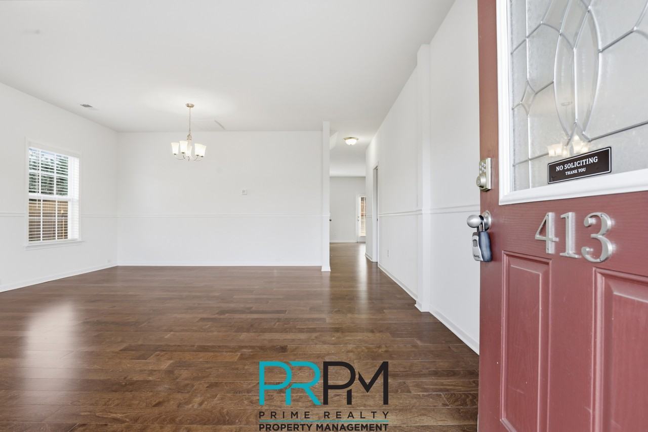 413 Graypointe Dr #1 - Photo 3 of 32