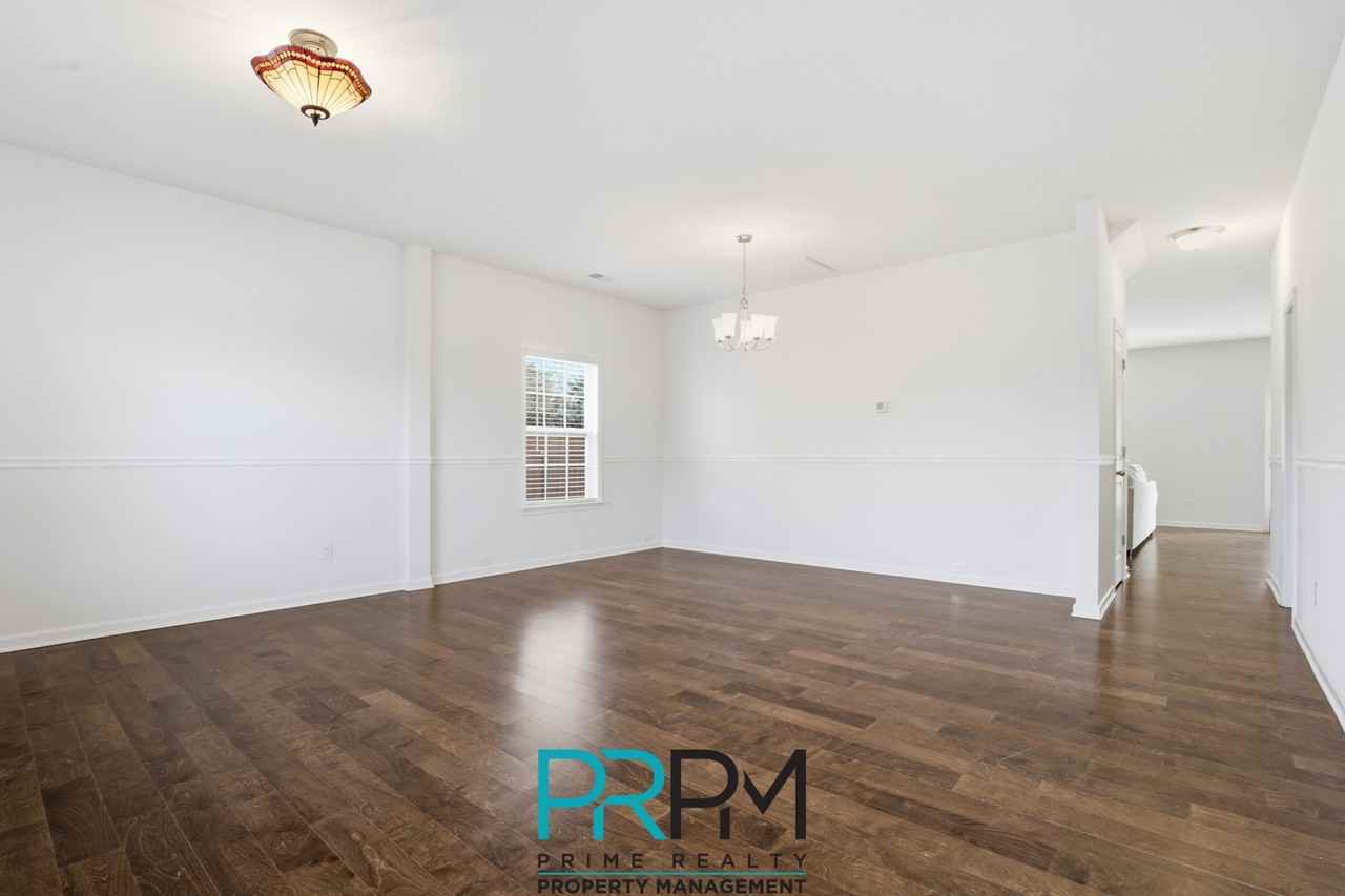 413 Graypointe Dr #1 - Photo 4 of 32