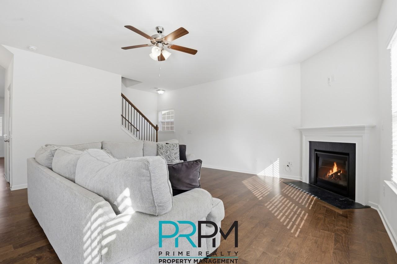 413 Graypointe Dr #1 - Photo 6 of 32