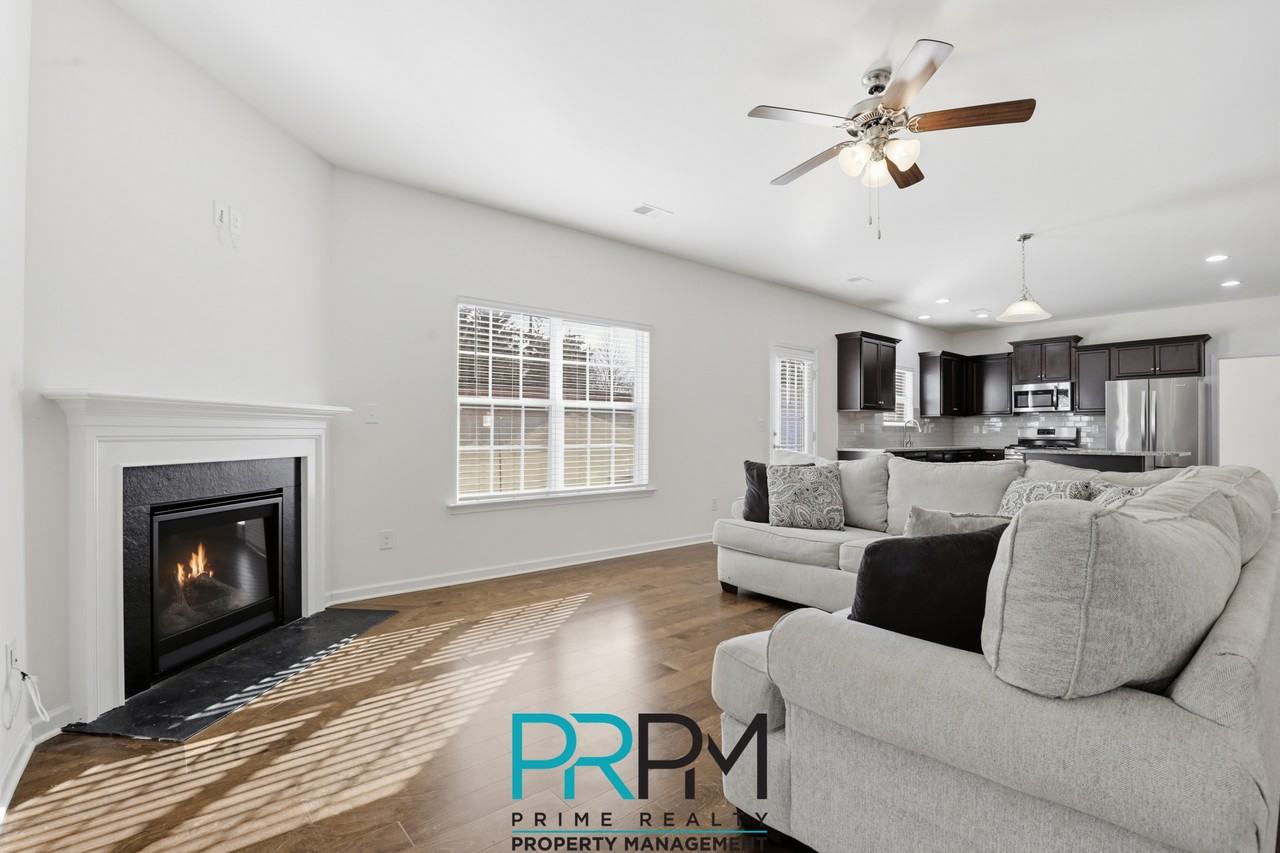 413 Graypointe Dr #1 - Photo 7 of 32