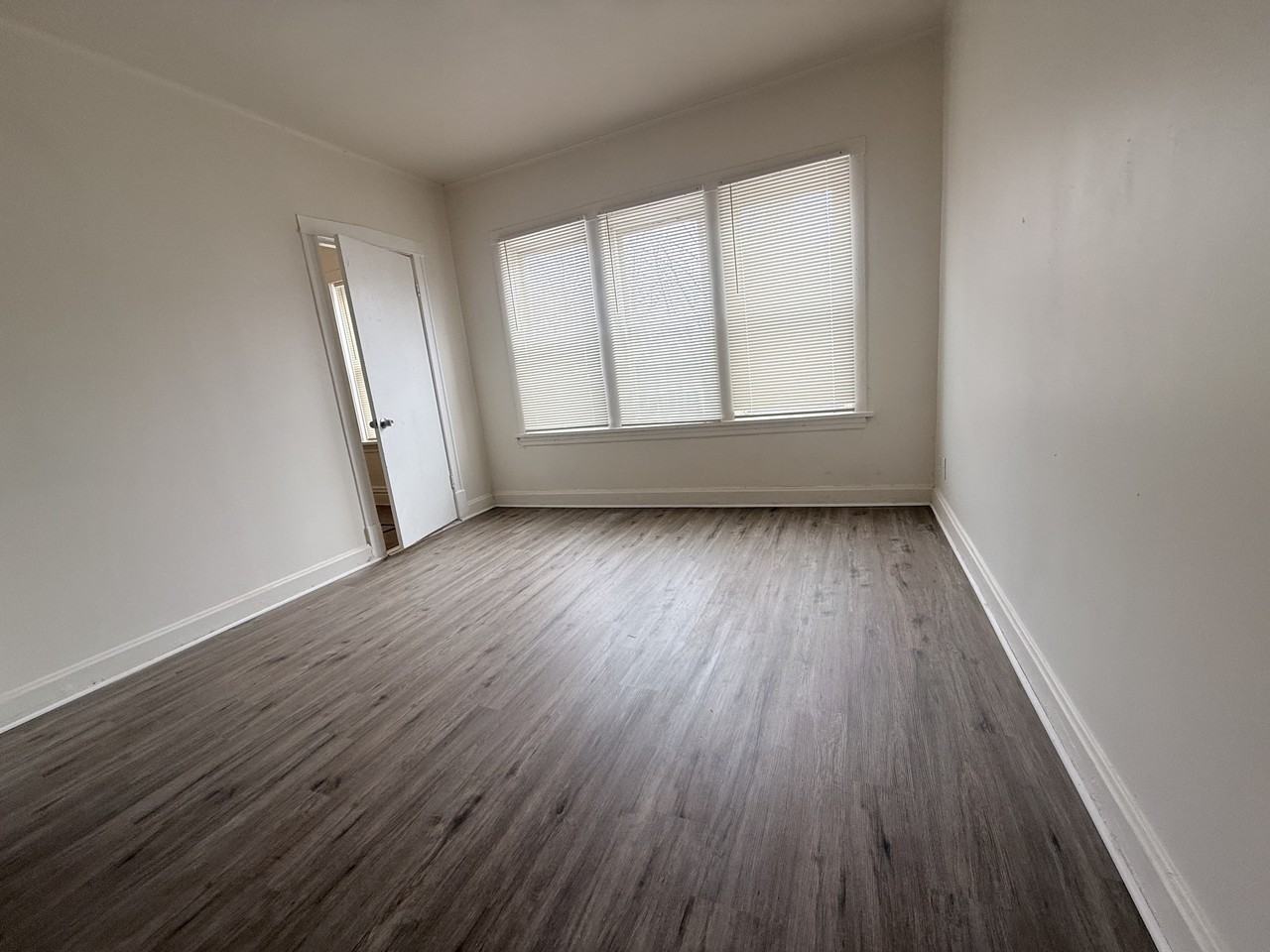 4612 S Paulina St #2 - Photo 6 of 11