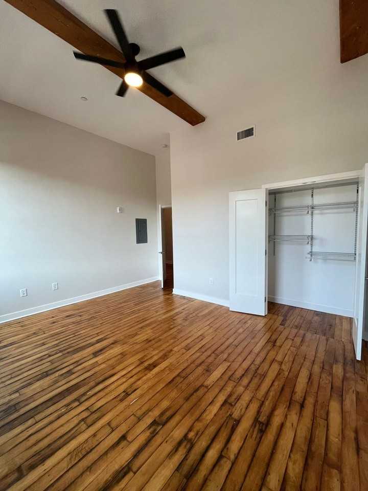 725 Branch Ave - Photo 7 of 18