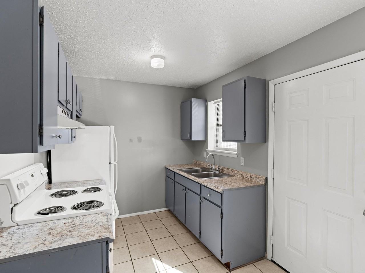 4200 Penny Street SW - Photo 4 of 12