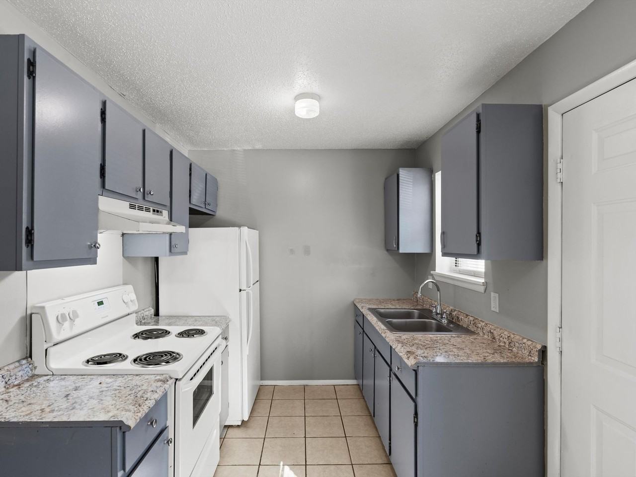 4200 Penny Street SW - Photo 5 of 12