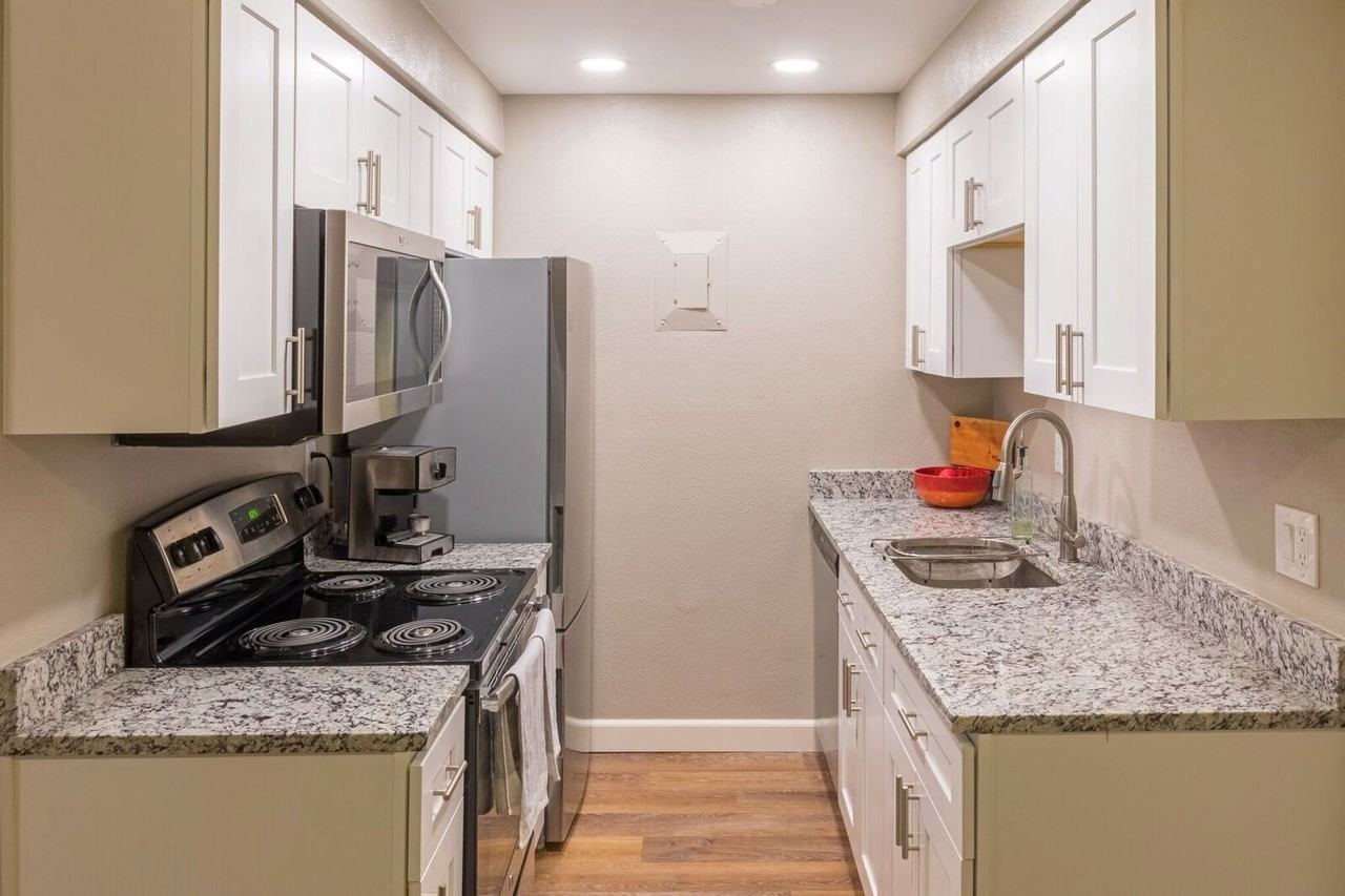 La Fonda Apartments - Photo 3 of 21