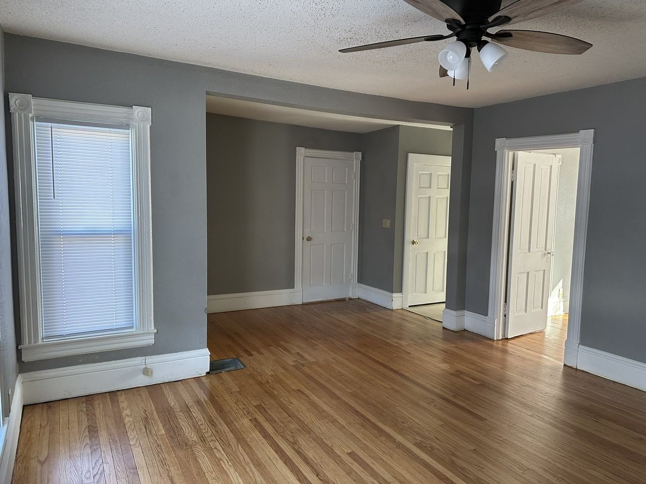 1108 1/2 S Carroll Ave #1 - Photo 2 of 21