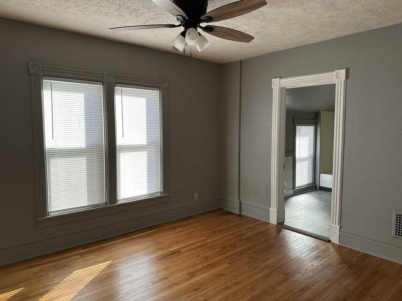 1108 1/2 S Carroll Ave #1 - Photo 4 of 21