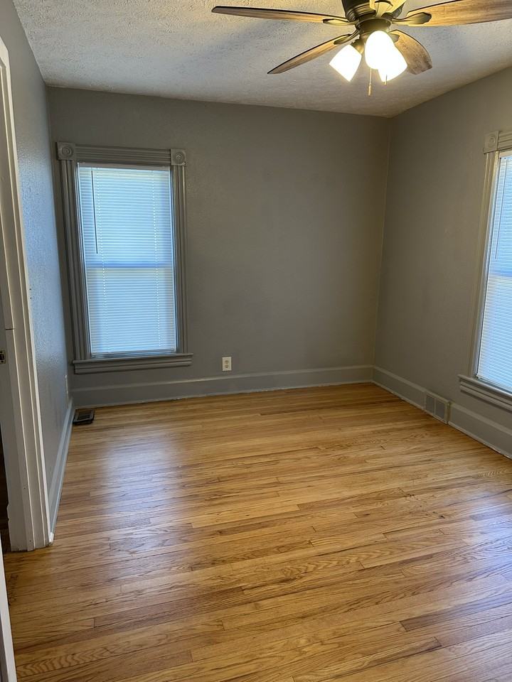 1108 1/2 S Carroll Ave #1 - Photo 7 of 21