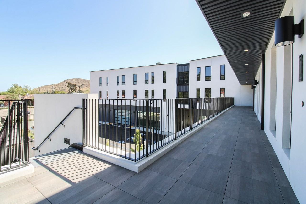 2800 Broad St #304 - Photo 5 of 9