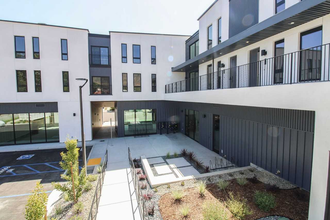 2800 Broad St #304 - Photo 6 of 9