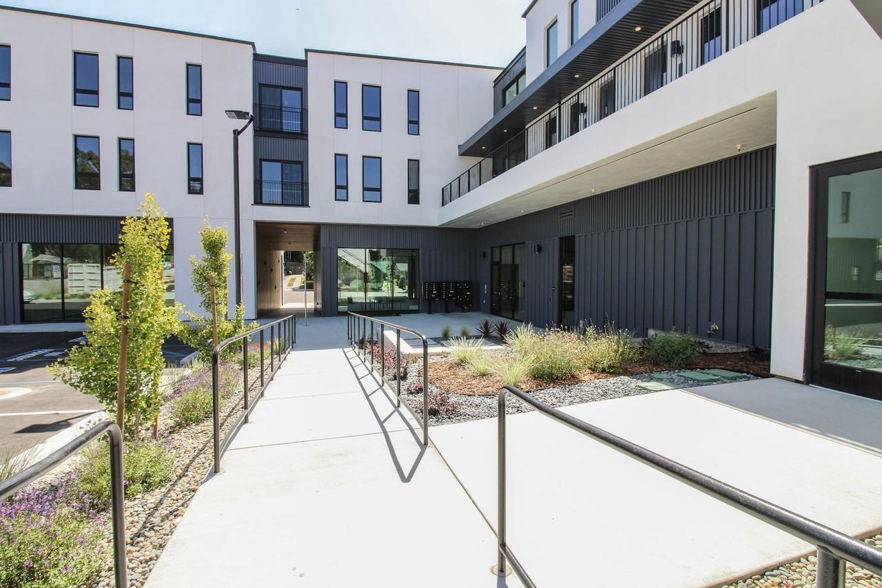 2800 Broad St #304 - Photo 7 of 9