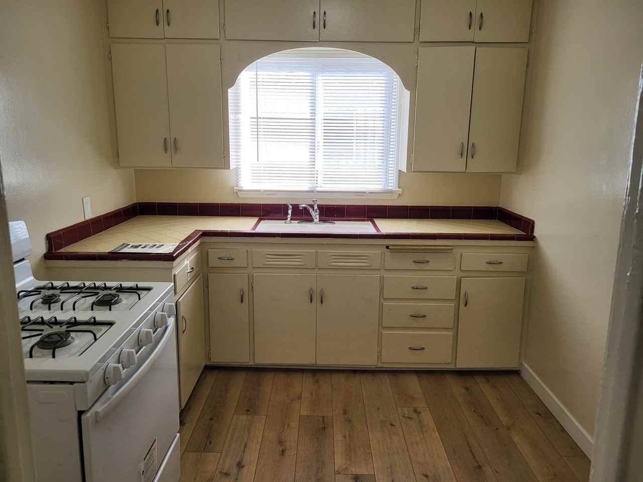 1536-38 Locust Ave - Photo 2 of 47