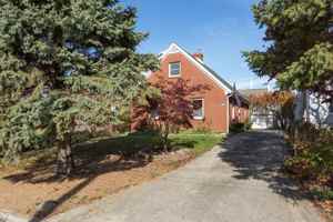 featured image of 28 E Jeffrey Pl #1