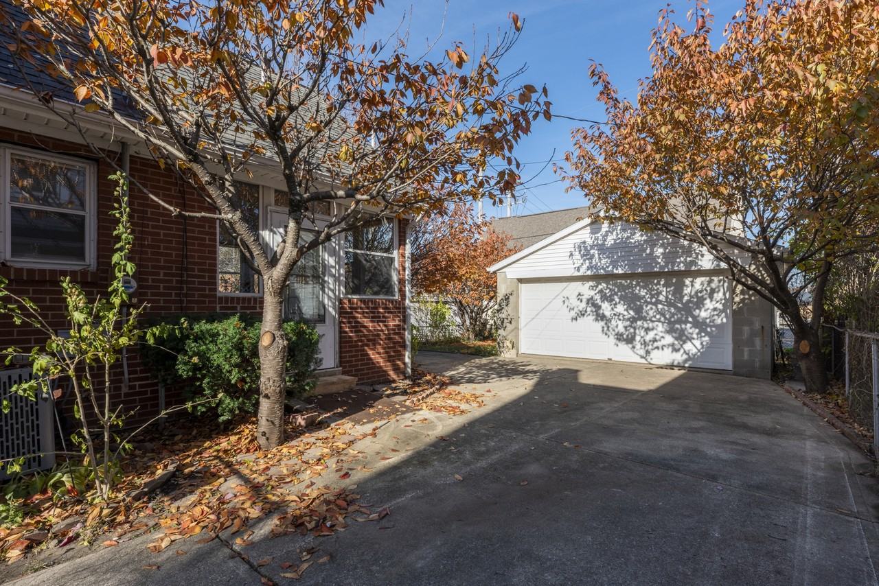 28 E Jeffrey Pl #1 - Photo 2 of 11