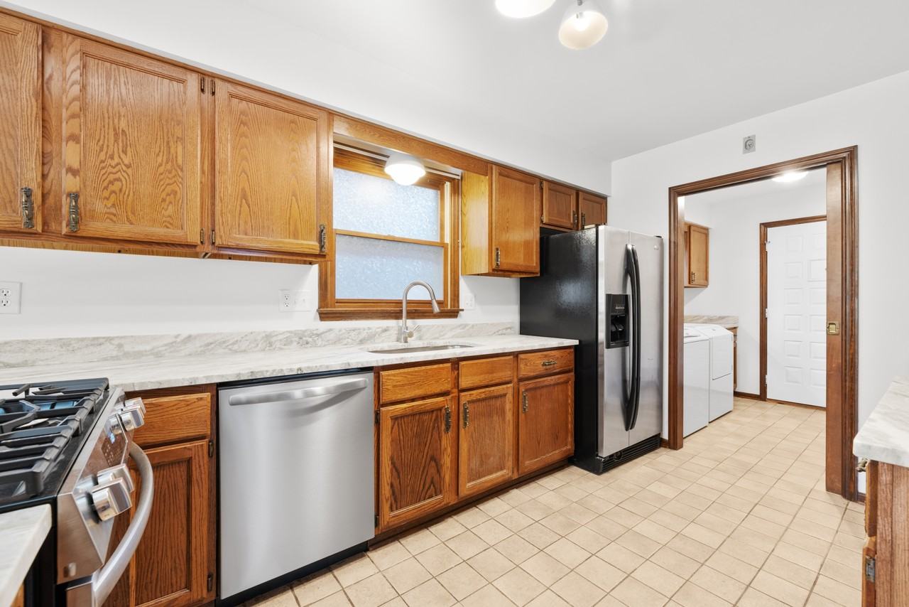 28 E Jeffrey Pl #1 - Photo 4 of 11