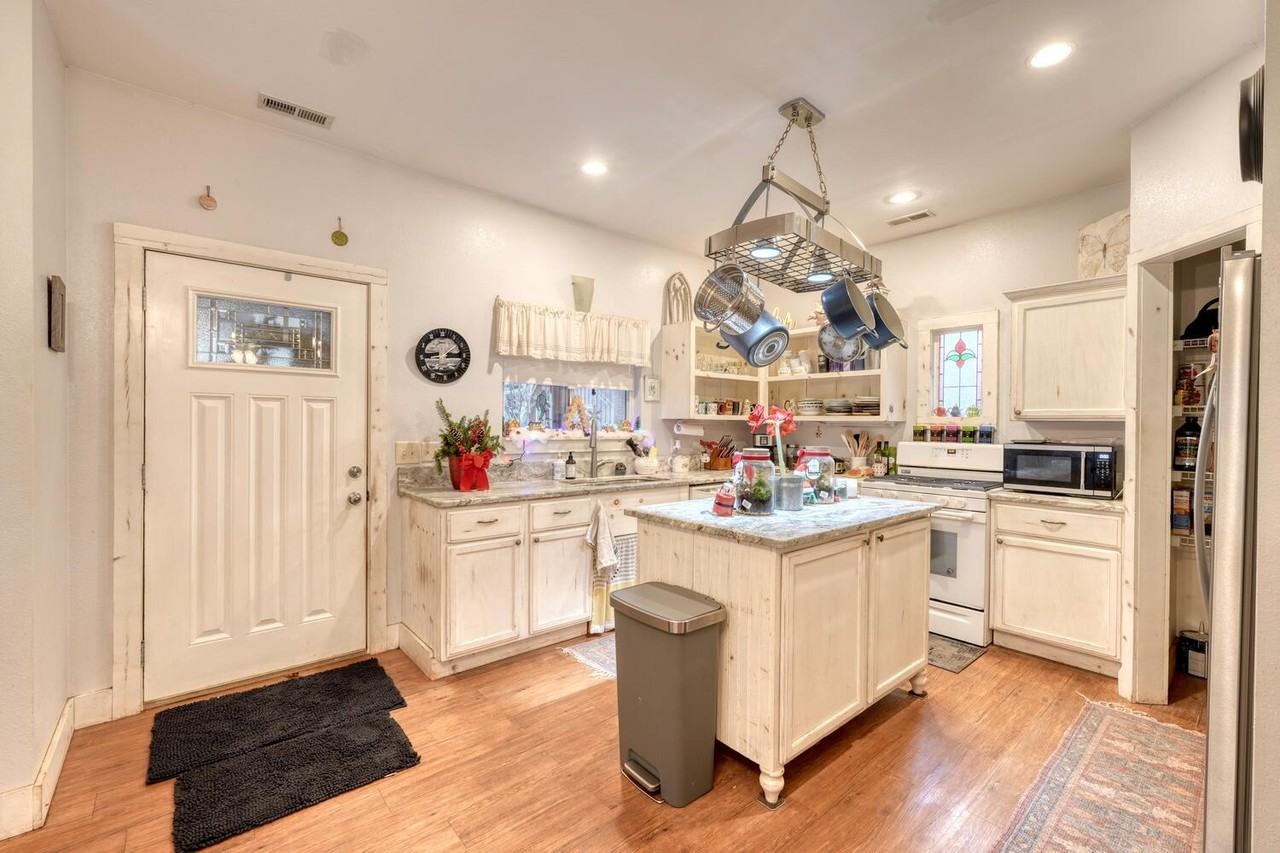 88 Steelaway Ln #1 - Photo 4 of 34