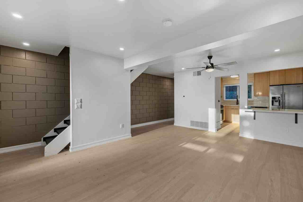 8685 Mellmanor Dr #D - Photo 3 of 14