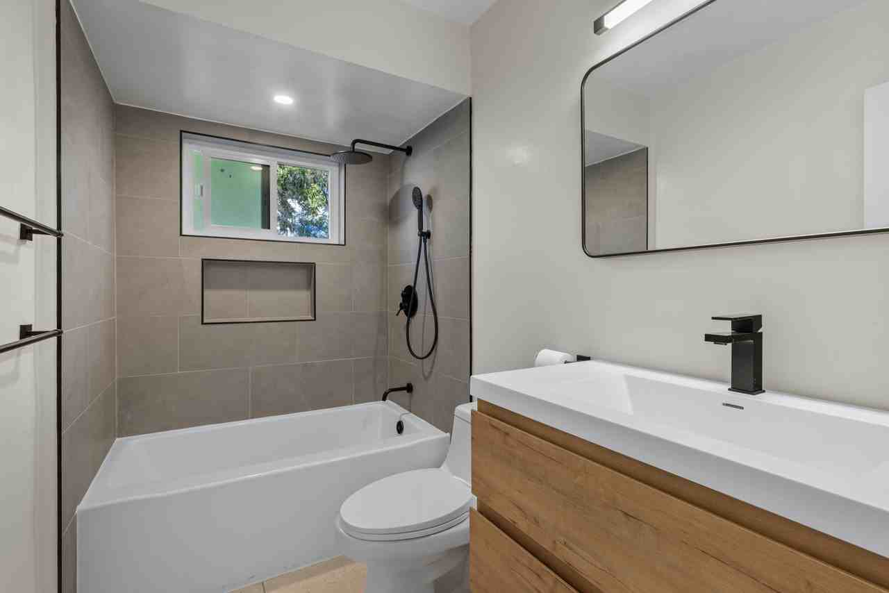 8685 Mellmanor Dr #D - Photo 6 of 14