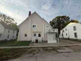 featured image of 209 W Main St