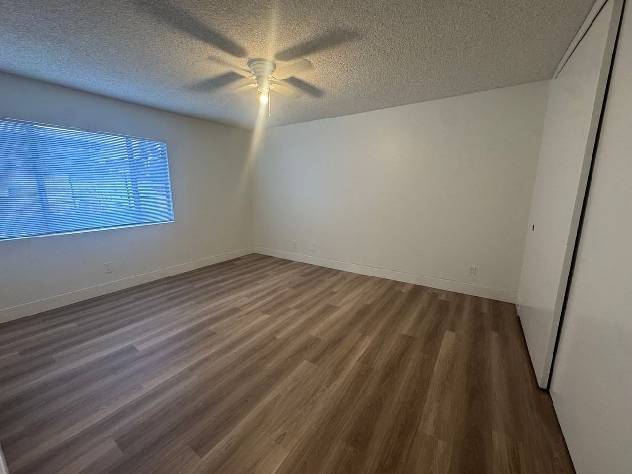 646 W 22nd St - Photo 4 of 21