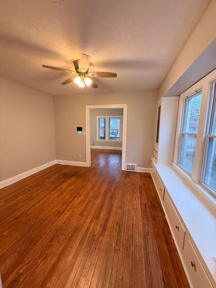 3645 E 146th st - Photo 5 of 19