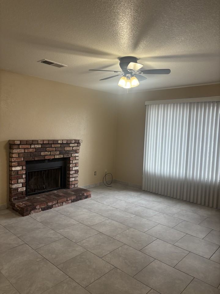 1086 Boxwood Way - Photo 6 of 29