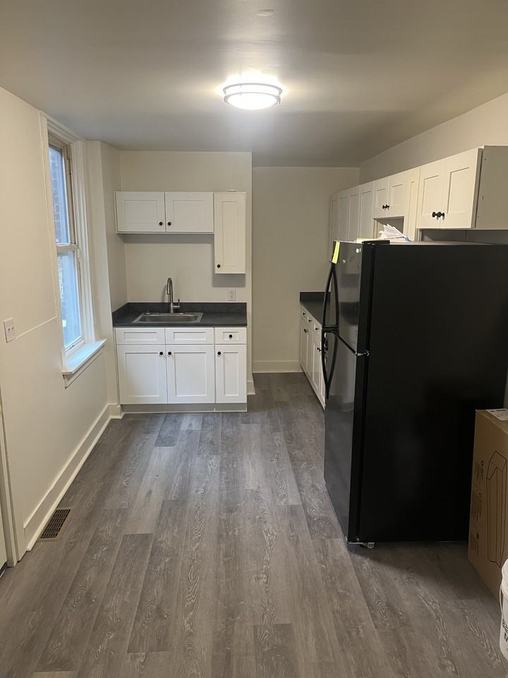 542 Locust St #1 - Photo 4 of 14