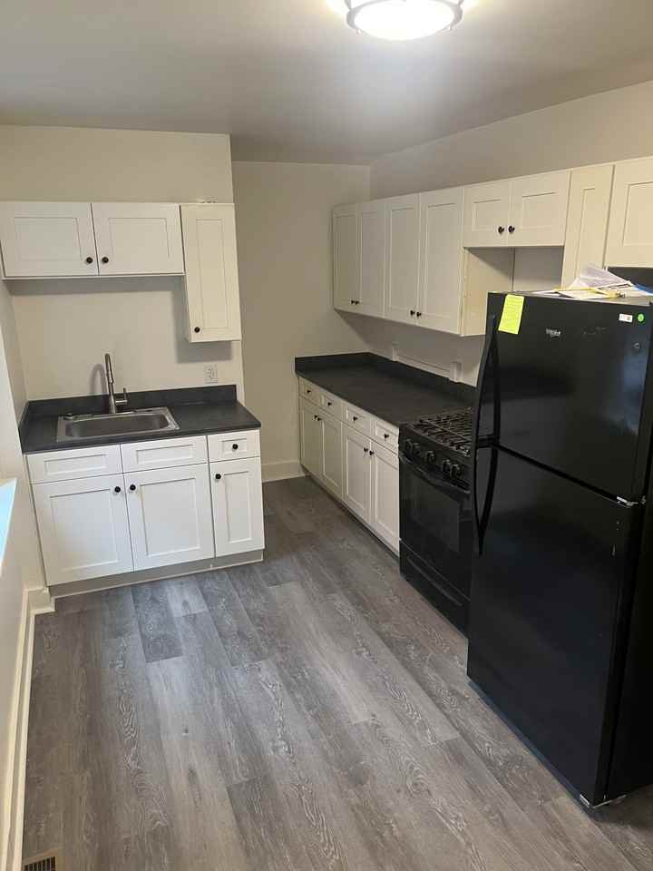 542 Locust St #1 - Photo 5 of 14