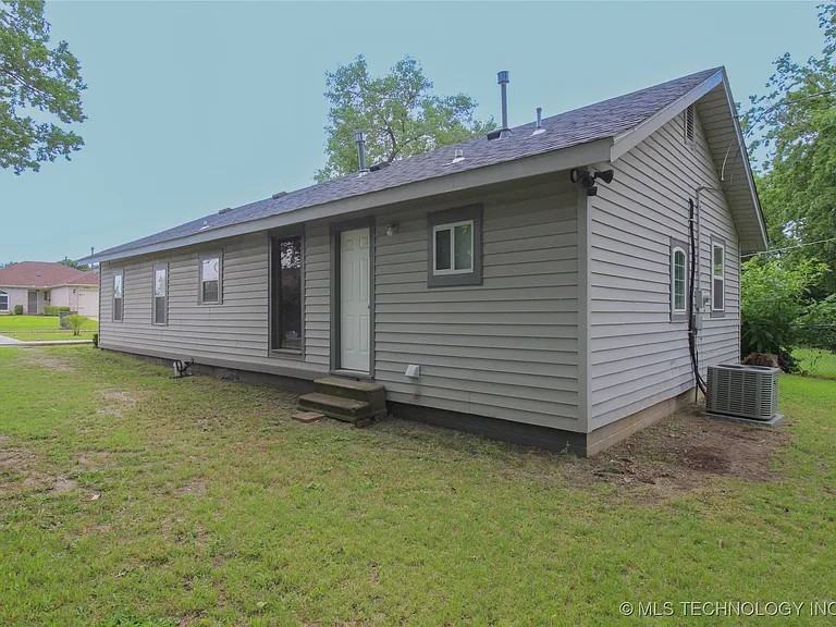 2546 N Owasso Ave #1 - Photo 2 of 7