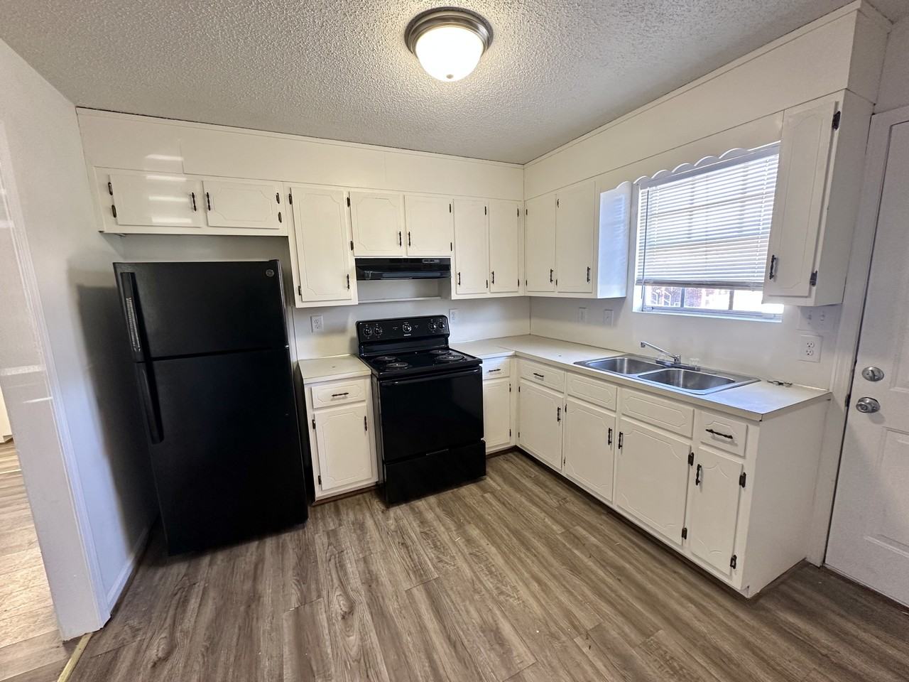 903 Rose Ave #1 - Photo 2 of 7