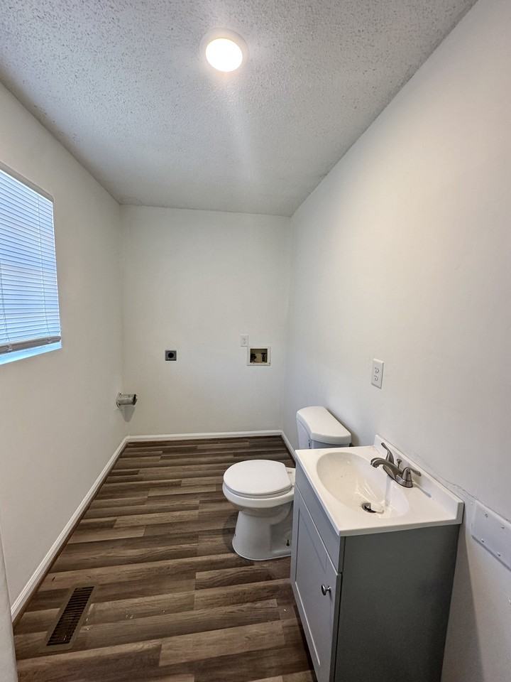 903 Rose Ave #1 - Photo 3 of 7