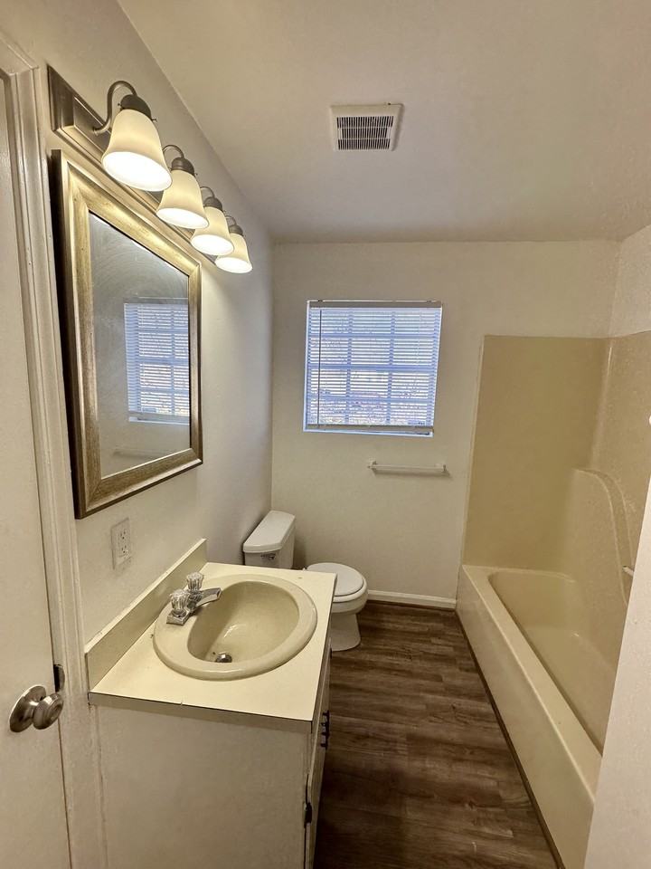 903 Rose Ave #1 - Photo 5 of 7