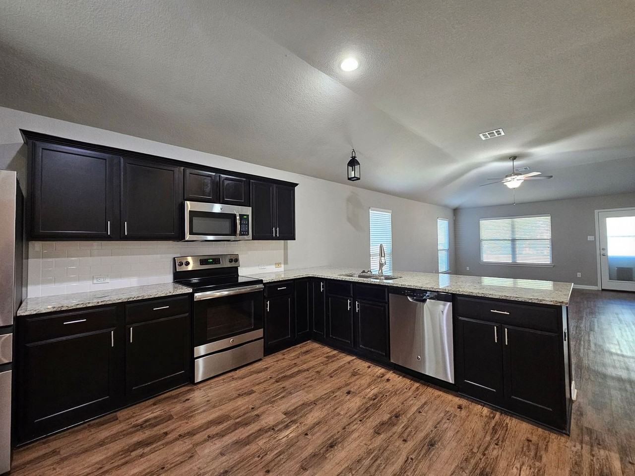 3517 Addison St - Photo 6 of 25