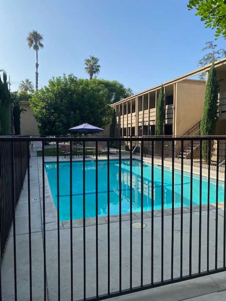 Monroe Manor - Photo 2 of 3